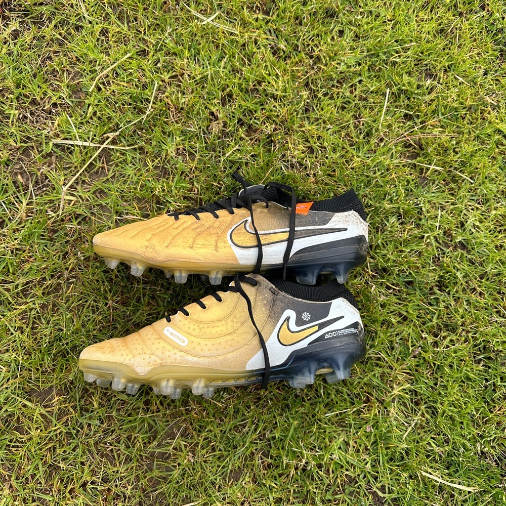 Soccer cleats